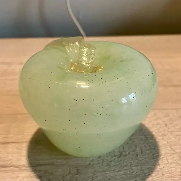 Vintage Murano Green Apple with Gold Leaf Paperweight - Picture 3 of 9